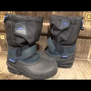 Boys Tundra winter boots size 12